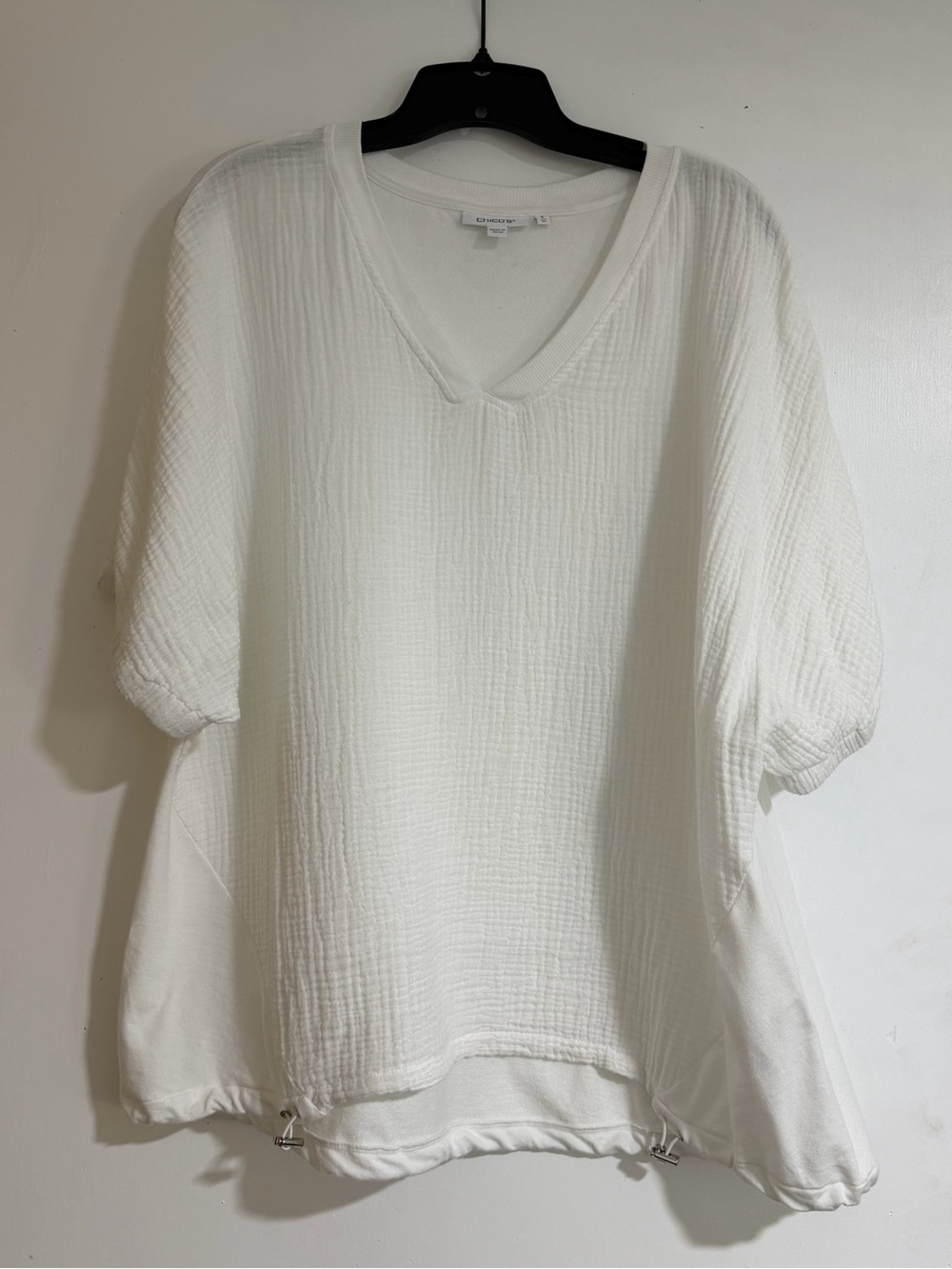 Chico’s White Gauze textured V-Neck Pullover Top